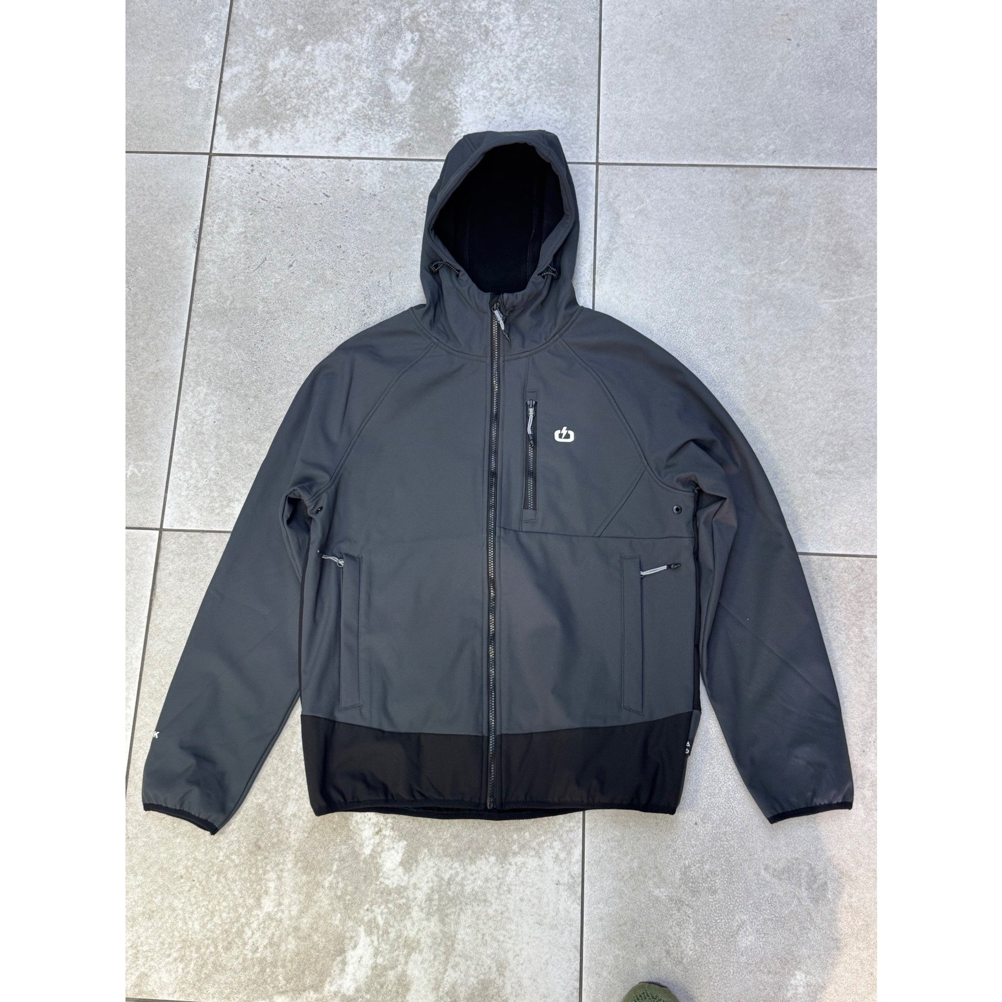 local_35068__color_black-dark-grey