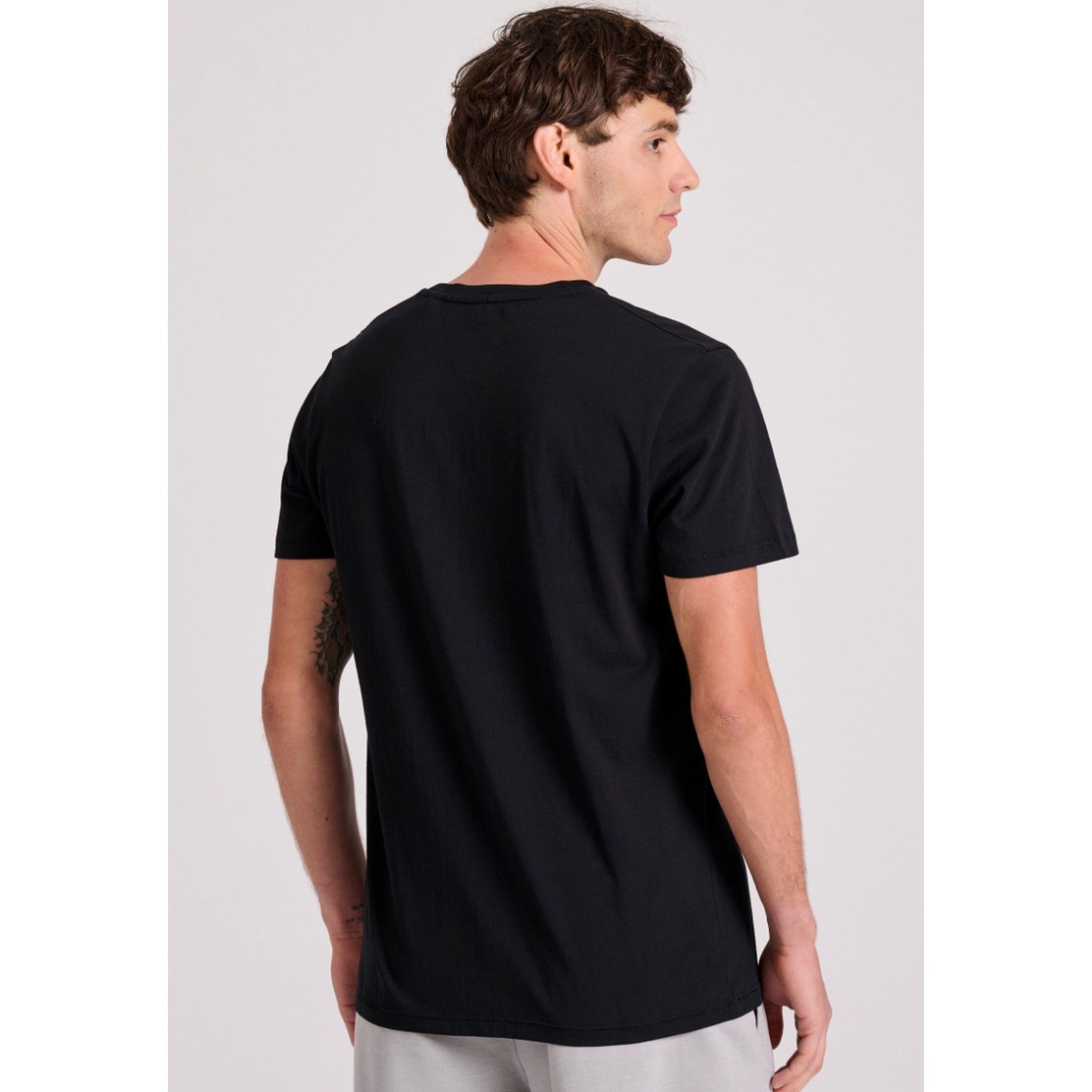 local_21080__color_black